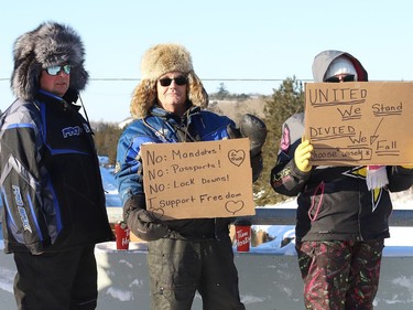 Supporters were on hand in Lively, Ont. on Friday January 28, 2022 to show their support for Freedom Convoy 2022. John Lappa/Sudbury Star/Postmedia Network
