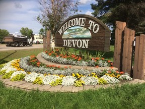 The strong winds that blow on the north entrance bed require annuals that can grow in less-than-ideal conditions. (Devon Communities in Bloom)