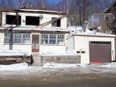 Greater Sudbury firefighters had to battle the bitter cold and a fire on Bancroft Drive in Sudbury, Ont. on Thursday February 3, 2022. The call came in at 8:43 p.m. A spokesperson for the fire department said the fire originated in the upper level apartment in the kitchen. Cooking food was left unattended on a stove. There were no injuries reported. John Lappa/Sudbury Star/Postmedia Network