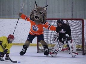 The Edmonton Oilers mascot joined the introduction to hockey sessions in New Sarepta. (Dillon Giancola)