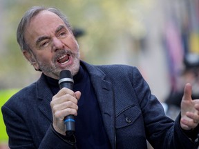 Singer Neil Diamond performs on NBC's 'Today' show in New York October 20, 2014. REUTERS/Brendan McDermid