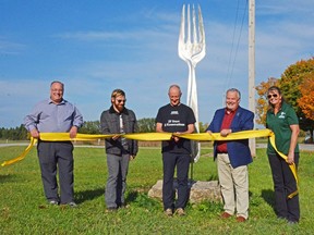 From left, Elizabethtown-Kitley Coun. Rob Smith, sculptor Chris Banfalvi, Gibbons Family Farm owner Bill Gibbons, Mayor Brant Burrow and Coun. Eleanor Renaud cut the ribbon at the original fork in the road at the corner of Leacock Road and Kitley Line 8 in October 2019. (FILE PHOTO)