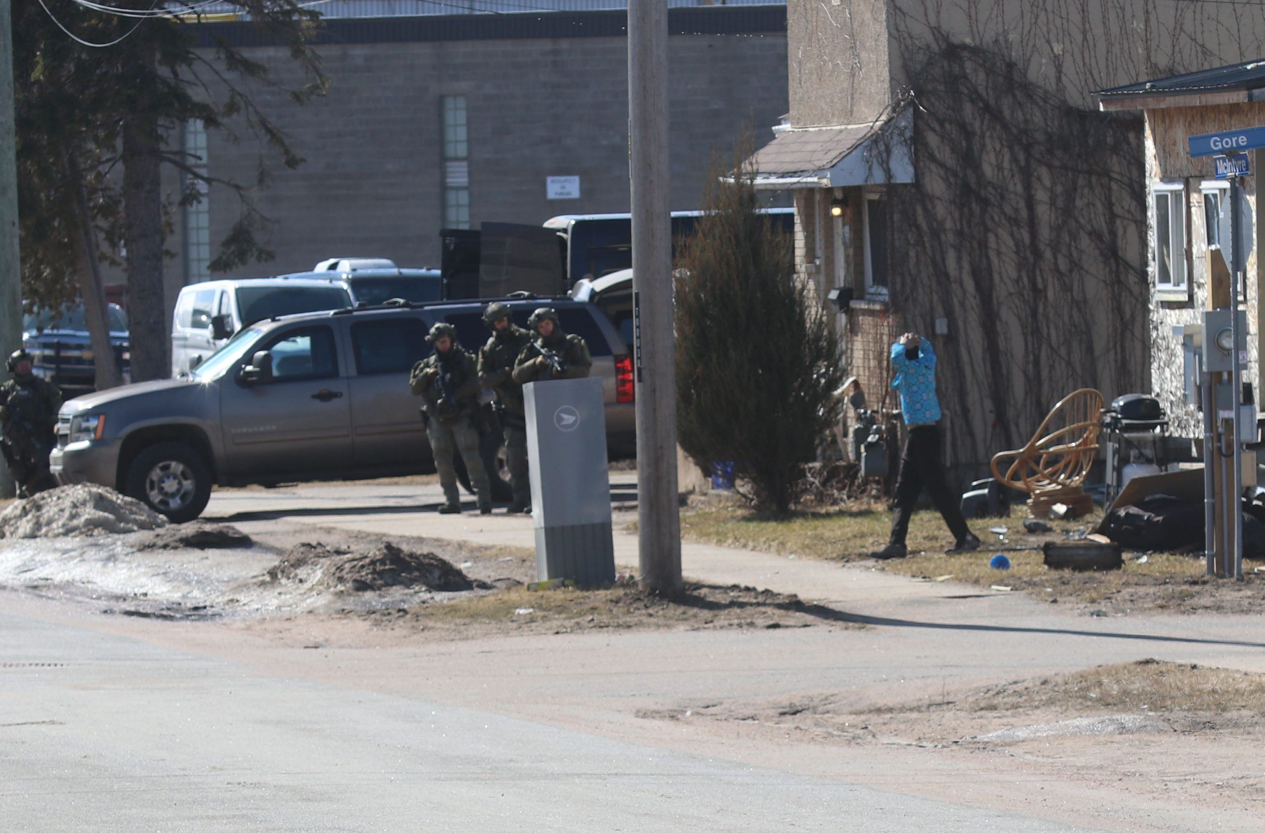 Police Standoff Ends After More Than Three Hours Nobody In Police Custody Photo Gallery 6351