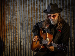 Barry James Payne & String Bone ze Stratford wystąpią 23 kwietnia o godzinie 16.00 w St Mary's Pyramid Recreation Centre podczas drugiego z trzech lokalnych koncertów charytatywnych wspierających kampanię na rzecz uchodźców z Ukrainy w Perth Huron. zdjęcie przesłane