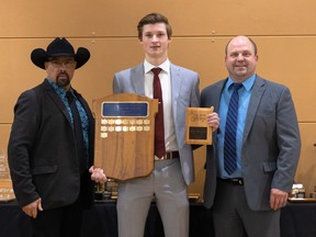 Assistant coach Dan Meyers and head coach Trevor Blevins hand out an award to Curtis Hammond during the Melfort Mustangs banquet. Meyers will be returning to the team as assistant coach for the 2022/2023 season. 
Photo: Facebook/Melfort Mustangs