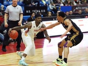 Jaylen Bland, left, of the Sudbury Five, drives to the basket against Lance Adams, of the London Lightning, during basketball action at the Sudbury Community Arena in Sudbury, Ont. on Thursday April 14, 2022. John Lappa/Sudbury Star/Postmedia Network