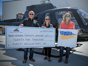 KSU members with a $25,000 cheque courtesy of Forest Helicopters Inc.