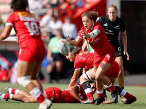 Canada captain Breanne Nicholas launches an attack against the New Zealand defence on Day 2 of the HSBC France Sevens women's competition at Stade Toulousain on May 21, 2022, in Toulouse, France. (Mike Lee - KLC fotos for World Rugby)