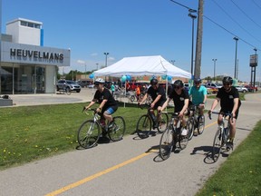 The family of Jocelyn McGlynn, from left, mom Jaquelyn, dad Peter, and brothers Zach and Maxx, along with Scott Heuvelmans, take part in Roc's Ride to Conquer Cancer, held in Chatham on Saturday. (Ellwood Shreve/Chatham Daily News)