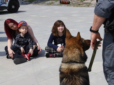 Four-year-old Jackson Twain, and his mom, Kayla, and sister, Izebella, 9, visit with Recon and Sgt. Greg Major, of the Greater Sudbury Police, in Sudbury, Ont. on Wednesday May 11, 2022. John Lappa/Sudbury Star/Postmedia Network