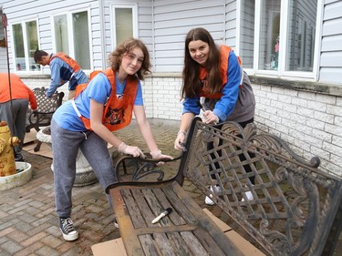 Carolyn Reichle, left, and Kamryn Newell prepare to paint a bench at The Walford Sudbury on Thursday May 19, 2022. Grade 8 students from Ecole St-Denis visited the retirement home in Sudbury, Ont. to put their 'Pay it Forward' project into practice by giving back to the local community and seniors. During their visit, students cleaned windows, doors and siding, swept the grounds, repaired flower beds, painted benches and cleaned up the property. John Lappa/Sudbury Star/Postmedia Network