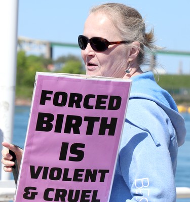 Demonstration in support of abortion rights in the United States on the boardwalk  in Sault Ste. Marie, Ont.,on June 4, 2022. (BRIAN KELLY/THE SAULT STAR/POSTMEDIA NETWORK)