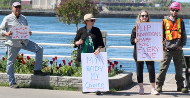 Demonstration in support of abortion rights in the United States on the boardwalk  in Sault Ste. Marie, Ont.,on June 4, 2022. (BRIAN KELLY/THE SAULT STAR/POSTMEDIA NETWORK)