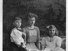 •	Princess Alice of Albany, Countess of Athlone, and children, Prince Rupert (b.1907), and Princess May (b.1906), pose for photograph, probably 1911, based on age of children. Alice’s husband and the children’s father, the Earl of Athlone, served 1940-1946, during Second World War, as Canada’s 16th Governor General since confederation. Photo from Grand Ladies website.