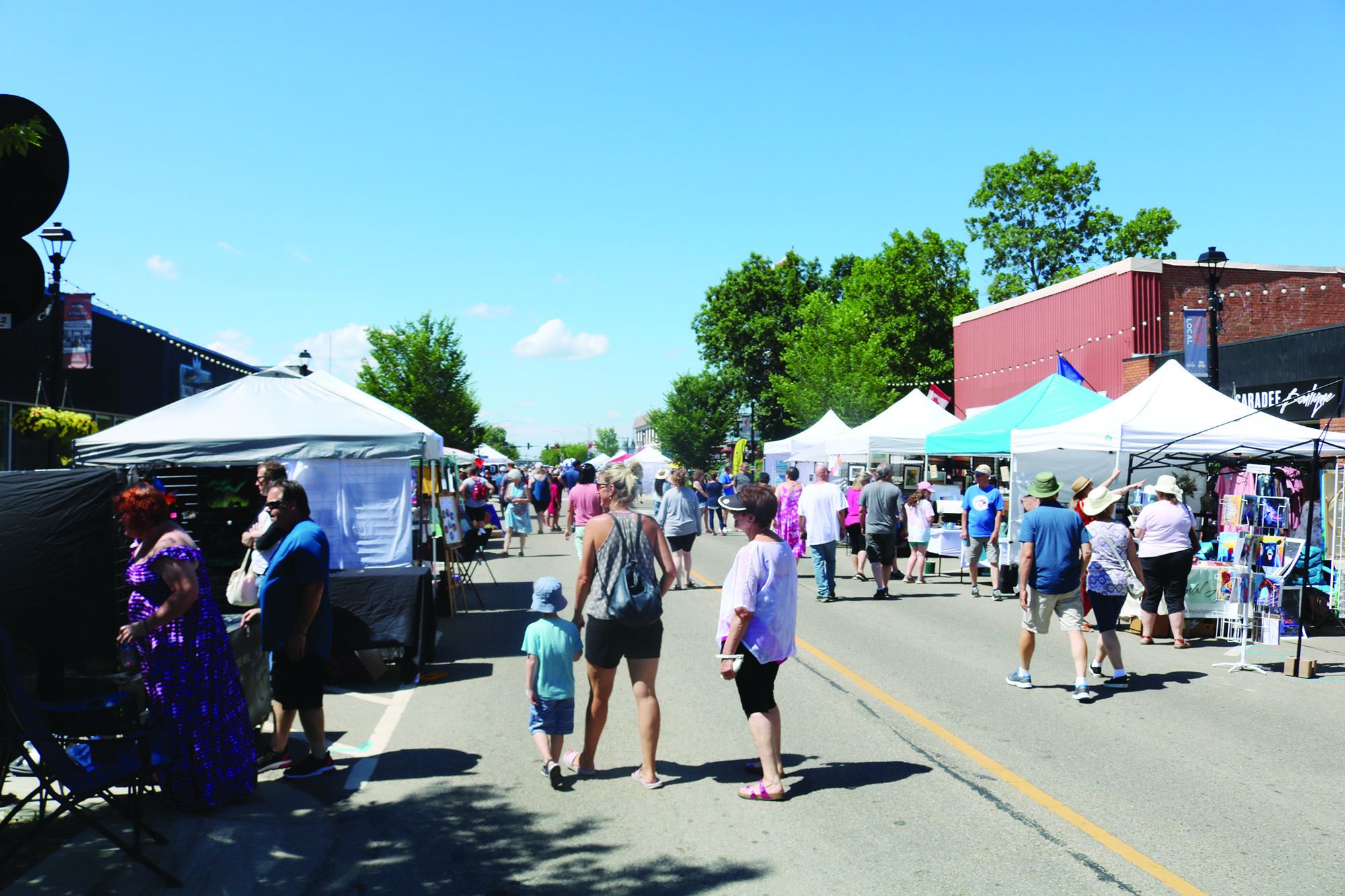 Thousands gather on Main Street for first Leduc Art Walk in two-years ...