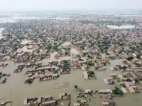 Vue générale des maisons submergées après les pluies et les inondations pendant la saison de la mousson à Dera Allah Yar, Jafarabad, Pakistan. Reuter