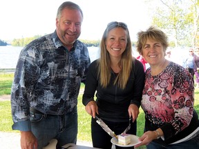 Photo by ANDREA PURYCH
Algoma-Manitoulin-MPP Michael Mantha, event organizer Heather Ireland and Algoma-Manitoulin-Kapuskasing MP Carol Hughes served cake after the Hip Chick's Fun Run/Walk in 2018.