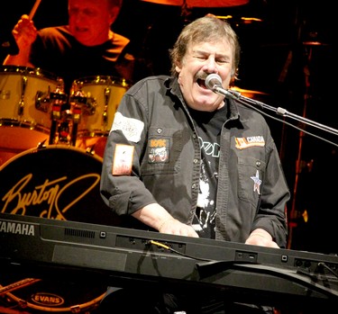 Burton Cummings and his band perform at GFL Memorial Gardens on Friday, Sept. 23, 2022 in Sault Ste. Marie, Ont. (BRIAN KELLY/THE SAULT STAR/POSTMEDIA NETWORK)