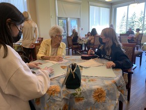 Students and seniors gathered in the dining hall at Southfort Bend Gardens in Fort Saskatchewan on Tuesday, Sept. 27 as part of the SYNC program. Photo by Jennifer Hamilton / The Record