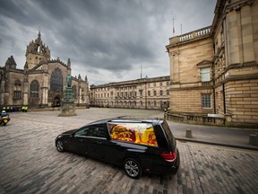 EDINBURGH, SCOTLAND - SEPTEMBER 11: The cortege carrying the coffin of the late Queen Elizabeth II passes St Giles' Cathedral on its way to Palace of Holyroodhouse on September 11, 2022 in Edinburgh, United Kingdom. Elizabeth Alexandra Mary Windsor was born in Bruton Street, Mayfair, London on 21 April 1926. She married Prince Philip in 1947 and ascended the throne of the United Kingdom and Commonwealth on 6 February 1952 after the death of her Father, King George VI. Queen Elizabeth II died at Balmoral Castle in Scotland on September 8, 2022, and is succeeded by her eldest son, King Charles III.  (Photo by Christopher Furlong/Getty Images) *** BESTPIX ***