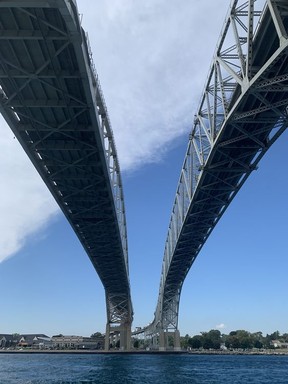 Die Blue Water Bridge, Blick von Point Edward, Ontario.  nach Port Huron, Mich., am Sonntag, den 18. September 2022. (Peter Epp/Postmedia)