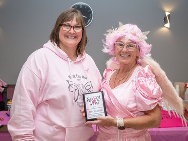Walk for Her creator and organizer Lana Gorr presents the 2022 event Best Dressed award to Sue Skomsky who was also the top fundraiser. Photo by John Butler