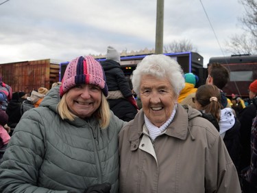 Lindsey Geroux (left) and Edith Burrell enjoying time together at the CP Holiday Train on Monday November 28, 2022 in Finch, Ont. Shawna O'Neill/Cornwall Standard-Freeholder/Postmedia Network