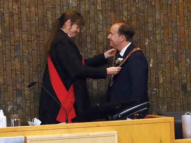 Justice Karen Lische places the Chain of Office around the neck of Greater Sudbury Mayor Paul Lefebvre at an inaugural ceremony for the new city council at Tom Davies Square in Sudbury, Ont. on Thursday November 17, 2022. John Lappa/Sudbury Star/Postmedia Network