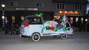 2mPower bergabung dalam perayaan parade Sinterklas di Kincardine pada 3 Desember. Foto milik Kincardine & Kamar Dagang Distrik.