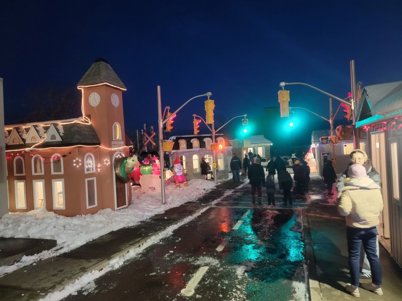 Hundreds enjoy Christmas at the Village despite storm delay