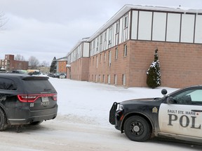 Police respond to a barricaded person at 135 Cambridge Pl., on Wednesday, Dec. 21, 2022 in Sault Ste. Marie, Ont. (BRIAN KELLY/THE SAULT STAR/POSTMEDIA NETWORK)