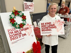 Türkiye Öğle Yemeği organizatörü Darlene Walsh, organ ve doku bağışçısı olmak için kaydolmanın önemi konusunda farkındalık yaratmayı umuyor.  Resim 25 Aralık 2022 Pazar günü Cornwall, Ontario'da çekildi.  Todd Hambleton/Cornwall Ücretsiz Standart Ağ/Postmedia Ağı