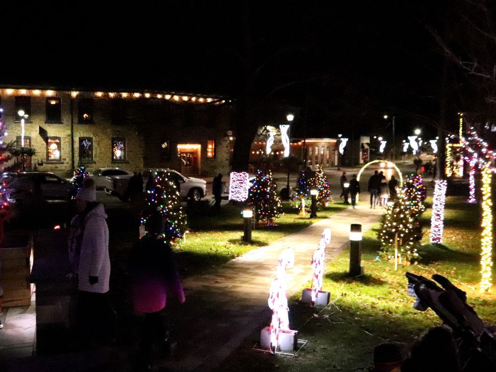 Lighting up the holidays in Gananoque Pembroke Observer