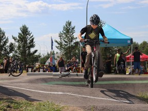 Dawson Cullen, 11 ans, s'est classé troisième dans le groupe d'âge 9-11 ans lors de la compétition Mayerthorpe Pump Track Hotwheels en juillet avec un temps de 1 minute 21 secondes.