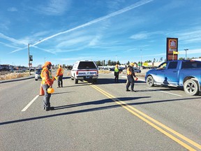 Photo by PATRICIA DROHAN
On Saturday, Nov. 26, volunteers from North Shore Search and Rescue were out on Highway 6 in Espanola for their Annual Voluntary Road Toll, which is one of two fundraisers they hold each year.