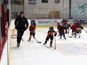 Whitecourt Minor Hockey’s U9 kids had the amazing opportunity to share the ice with Edmonton Oilers alumnus Jason Strudwick during the Minor Hockey Clinic at the Scott Safety Centre in October. The clinic was held during the Oilers’ Celebrating Oil Country initiative. Oilers alumni and executives and the Orange and Blue Ice Crew visited the town. “It’s phenomenal,” said Rand Richards, Whitecourt Minor Hockey president. “Every one of those kids dream of one day being a hockey pro. So having the ability to be on the ice with an NHL alumnus like Jason Strudwick … is a dream.”