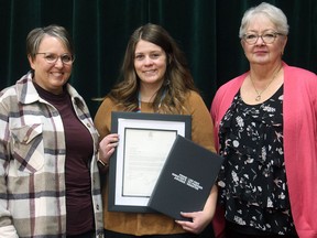 Former Parkdale principal Sandra Wilson (right) and Wetaskiwin Regional Schools Division Trustee Barb Johnson presented former teacher Samantha Ritchie with  the Prime Minister's Award for Teaching Excellence Certificate of Achievement recently.
Christina Max