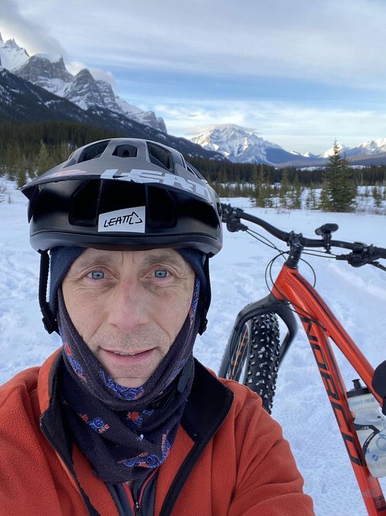 Racing the Tour Divide de Banff a Mexico Boarder para Rocky Mountain Adaptive