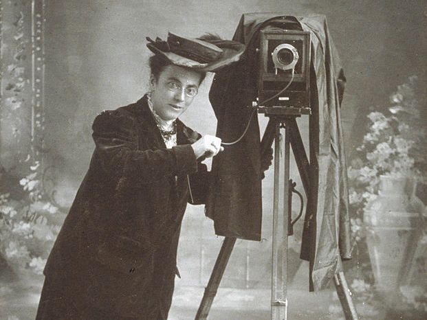 Canadian Ingenuity: ‘Womanning’ the camera for news photography