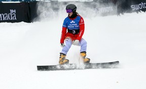 La Suisse Jenny Ladina a remporté le TKO alpin féminin au Blue Mountain Resort jeudi après-midi.  La Coupe du monde FIS de snowboard alpin est revenue à la station pour deux jours de course de grand slalom côte à côte avec certains des meilleurs snowboarders du monde.  Greg Cowan/The Sun Times