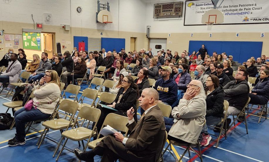 Parents sound off on proposal to move grades 78 to École secondaire de