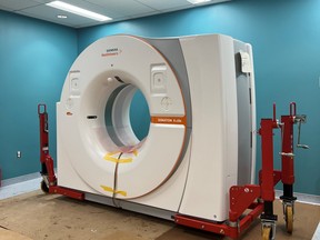 Rumah sakit Kincardine menerima pemindai CT barunya dari fasilitas produksi Siemens di Jerman pada 27 Februari. Foto milik Pusat Kesehatan Bruce Gray Selatan.