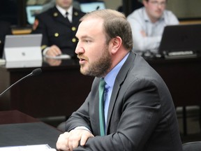 Eric Duncan speaking at Cornwall city council meeting