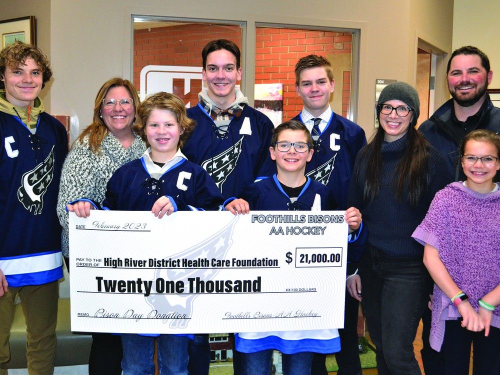 Foothills Bisons donate 21,000 to High River Community Cancer Centre