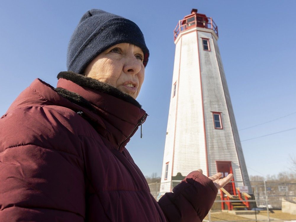 Rotting 183 Year Old Lake Erie Lighthouse At Risk Of Toppling   We.0209 We Lighthouse 