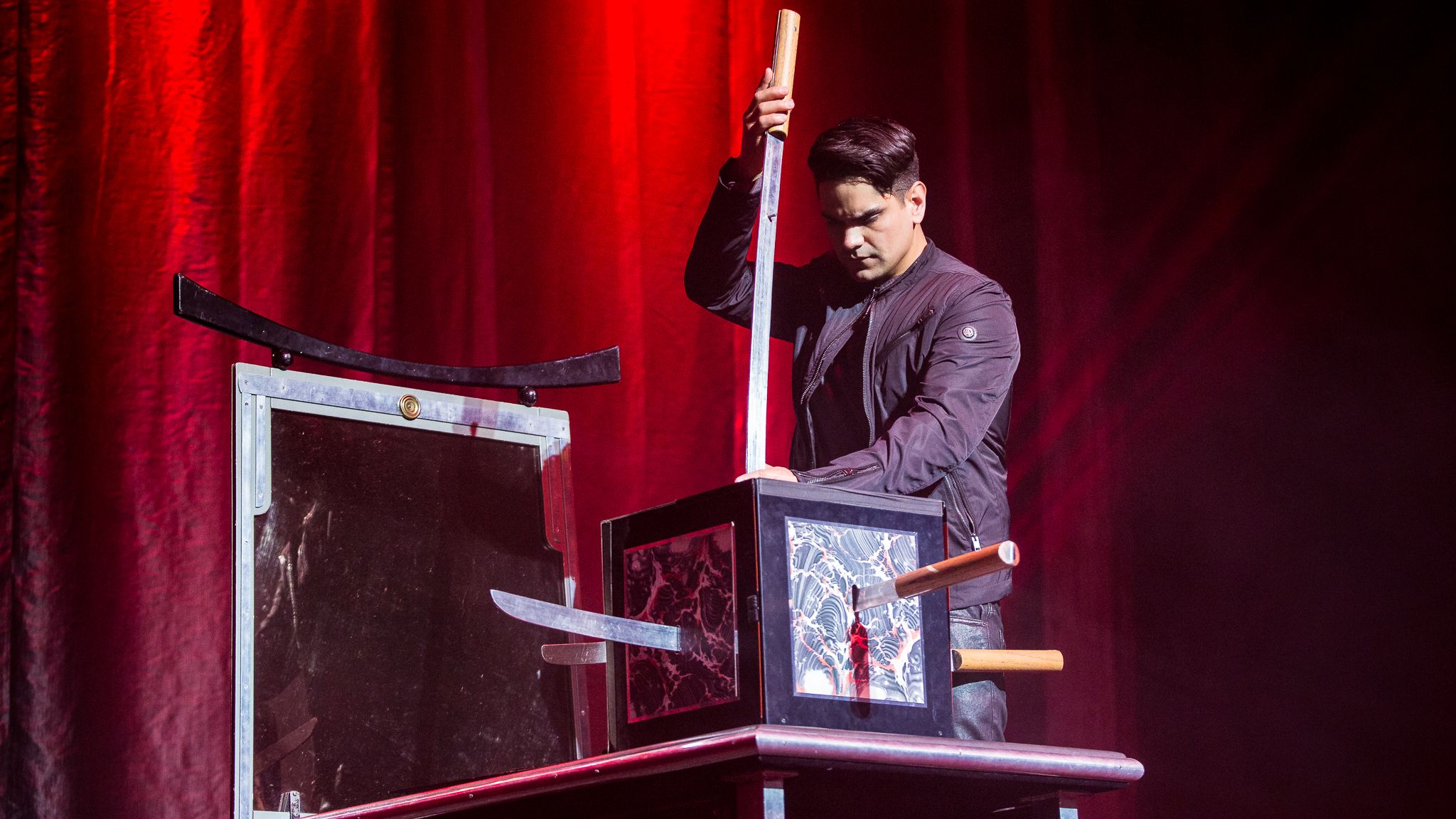 illusionist-bringing-magic-set-to-rock-and-pop-to-oscvi-auditorium