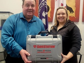 Mohawks of the Bay of Quinte Chief R. Donald Maracle shows off a SaveStation unit with Corin Vail, a former paramedic and the managing director for PUSH for Life – Training Services, at the band office in Tyendinaga Mohawk Territory. The MBQ are taking measures to become Canada's first Heart Safe Community. The state-of-the-art SaveStation equipment can be installed outdoors and can withstand Canada's frigid winters and hot, humid summers. (Jan Murphy/Local Journalism Initiative Reporter)