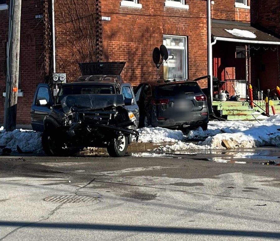 Avoid downtown crash site due to gas leak Owen Sound police The