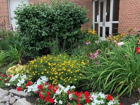 The flowerbed outside the Tillsonburg Senior Centre is an example of 'close planting' to reduce necessary weeding. ANGELA LASSAM PHOTO
