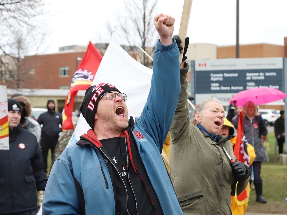 Gallery rally held for striking PSAC workers in Sudbury Sudbury